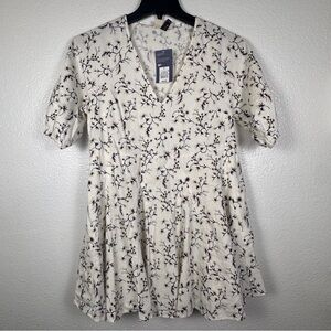 Universal Thread Women's White Floral V-
Neck Puff Sleeve Dress Size S